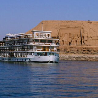 Eugenie Crucero por el Lago Nasser